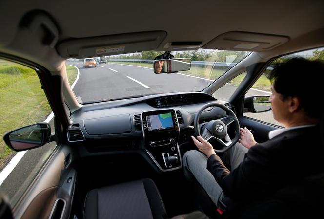 Une voiture autonome testée sur les routes de Ykosuka, au Japon.