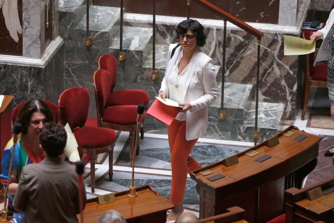 «  Les batailles juridiques » (en fait contentieuses) promises par les syndicats opposés à la loi – pensant aussi aux élections de représentativité des très petites entreprises de décembre prochain – pourraient se révéler déstabilisantes » (Photo: Myriam El Khomri à l’Assemblée nationale, le 5 juillet).