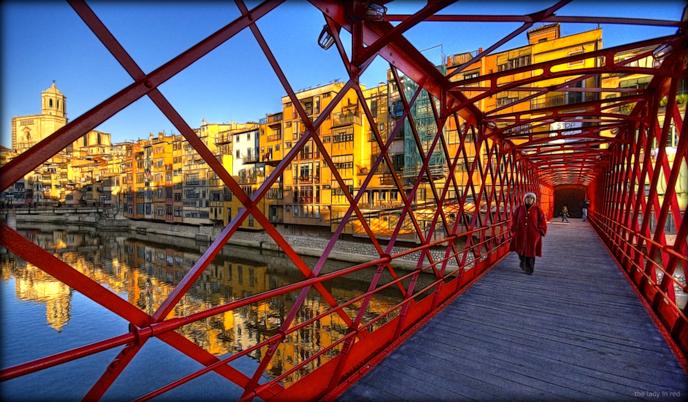 Le pont Eiffel, conçu par l’ingénieur français, au-dessus de la rivière Onyar.
