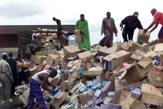 Une saisie de faux documents en 2011 à Lagos, au Nigeria.