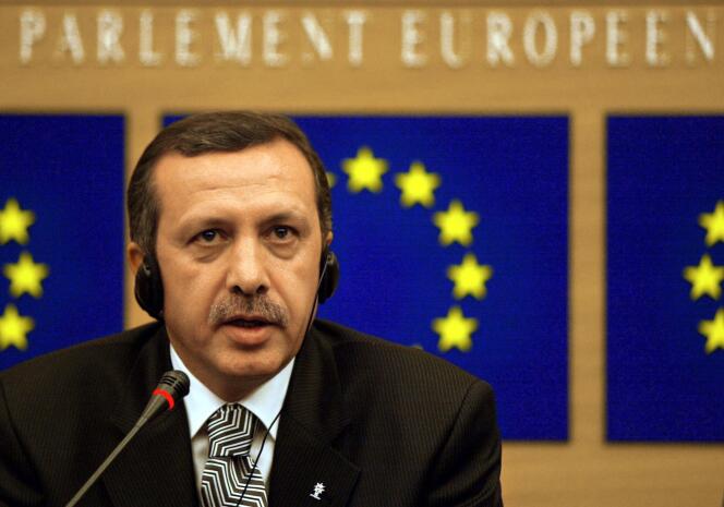Recep Tayyip Erdogan au Parlement européen en novembre 2002.