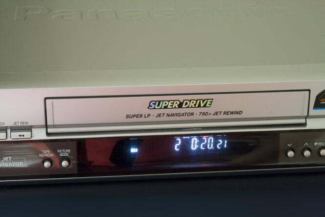 Insérer une cassette VHS dans le lecteur vidéo VCR, Vidéos