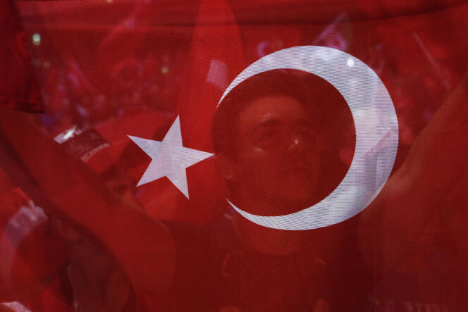 Manifestation antiputsch place Taksim, à Istanbul, le 26 juillet.