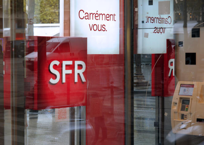 Logo SFR, le 5 novembre 2013 à Paris.