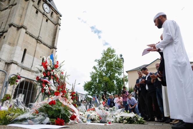 Après le meurtre de Jacques Hamel, prêtre de l’église de Saint-Etienne-du-Rouvray (Seine-Maritime), par Adel Kermiche et Abdel Malik Nabil-Petitjean, le 26 juillet 2016.