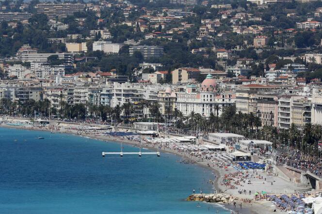 Les maires de Nice, Fréjus et Sisco ont notamment annoncé vendredi qu’ils n’allaient pas cessé de verbaliser des femmes portant des tenues religieuses sur leur plage.