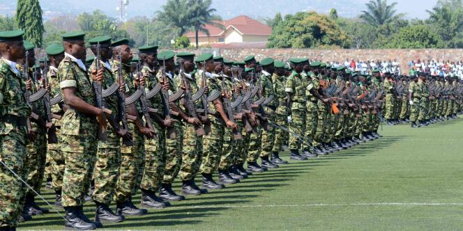 Des soldats de l’armée burundaise à Bujumbura, le 1er juillet 2016, jour de la fête nationale.