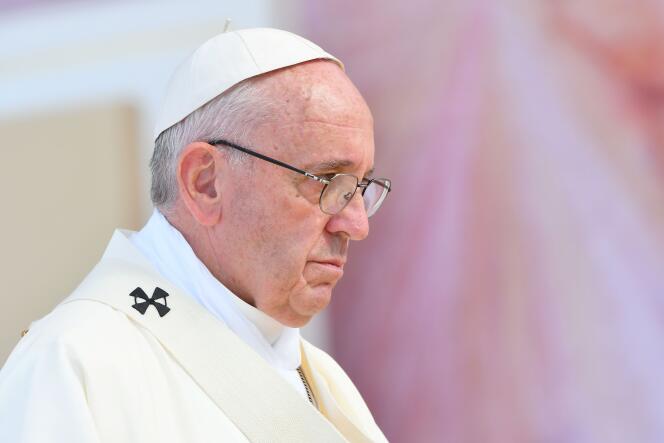 Le pape François considère que « nous vivons  dans un moment de destruction de l’homme en tant qu’image de Dieu ».