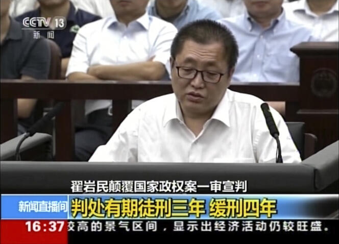 Le juriste Zhai Yanmin lors de son procès à Tianjin, mardi 2 août 2016, sur des images de la télévision d’Etat CCTV.