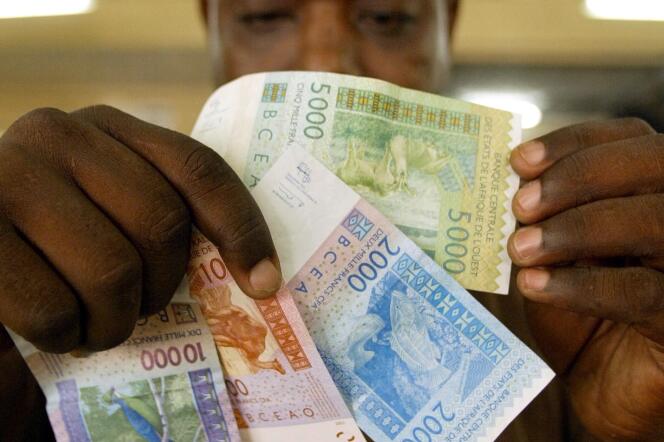 Des billets de Francs CFA, utilisés dans une partie de l’Afrique francophone.