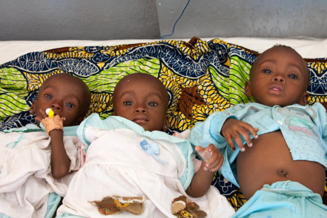 Amatou, Fanta et Bintou, les triplés de Doumbouya atteints de malnutrition.
