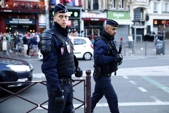 Des policiers dans les rues de Lille, le 14 juin.