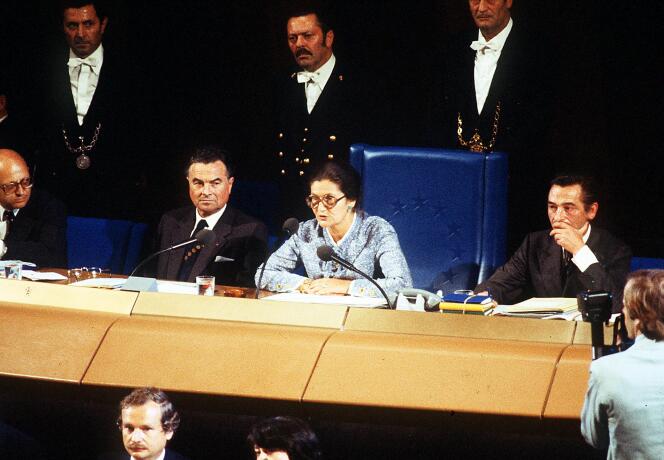 Simone Veil, lors de son premier discours en tant que présidente du parlement européen à Strasbourg le 17 juillet 1979.