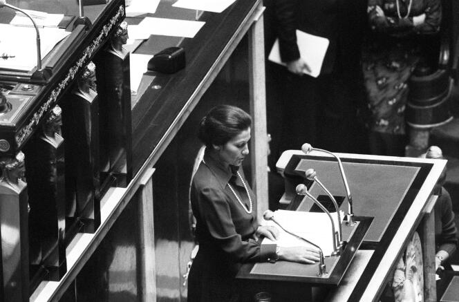 Simone Veil, alors ministre de la santé, défend son texte autorisant l’IVG à la tribune de l’Assemblée nationale le 26 novembre 1974.