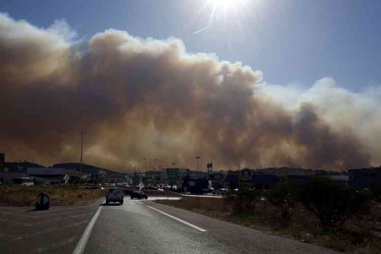 Une vue impressionnante de l’incendie au nord de Marseille.