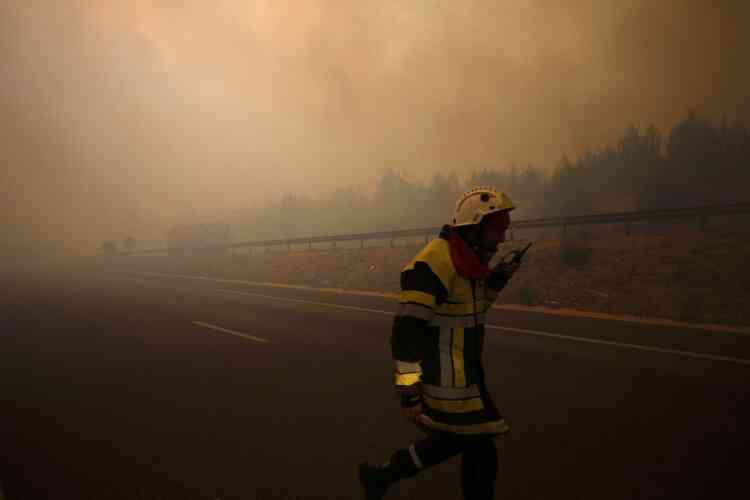 « 1 800 pompiers sont mobilisés et 400 policiers et gendarmes pour assurer la sécurité des biens et des personnes », a déclaré Bernard Cazeneuve mercredi soir.