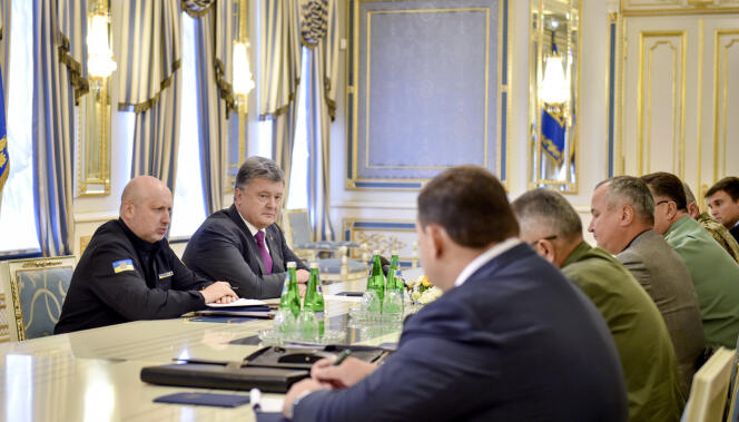 Le président ukrainien, Petro Porochenko, a présidé un conseil de défense et de sécurité extraordinaire à Kiev le 11 août.