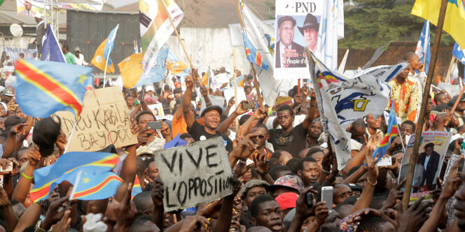 Des partisans de l’opposant Etienne Tshisekedi dénoncent la mainmise sur le pouvoir du président Joseph Kabila, le 31 juillet 2016, à Kinshasa.