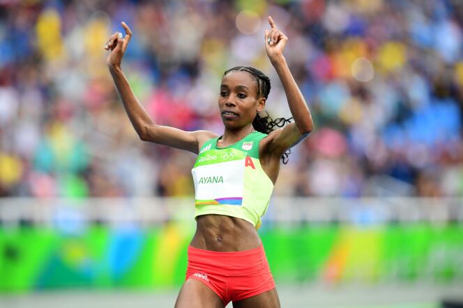 L’Ethiopienne Almaz Ayana, à l’arrivée du 10 000 m, vendredi 12 août à Rio.