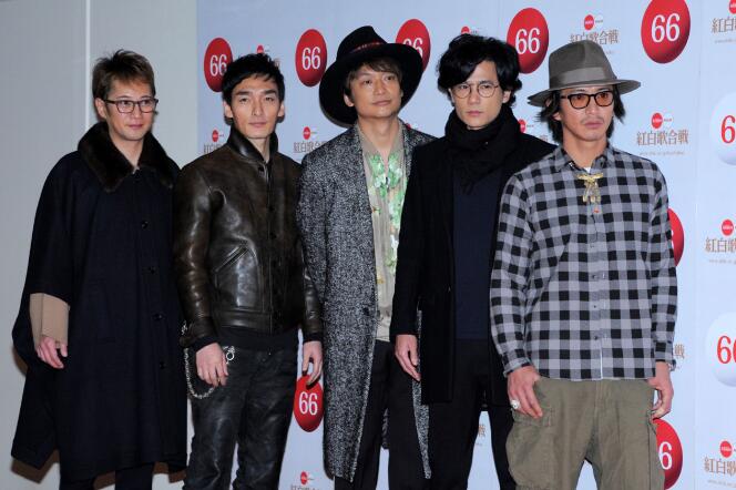 De gauche à droite, les membres du groupe SMAP : Masahiro Nakai, Tsuyoshi Kusanagi, Shingo Katori, Goro Inagaki et Takuya Kimura, à Tokyo, en décembre 2015.