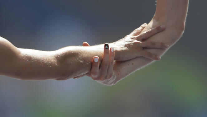 Le geste d’entraide des deux athlètes, le 16 août à Rio.