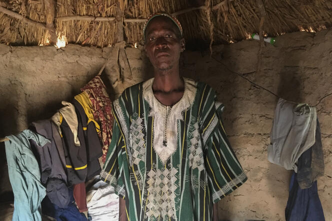 Koagdia Combary, le père de Taladi dans sa case en périphérie du village de Potiamanga.