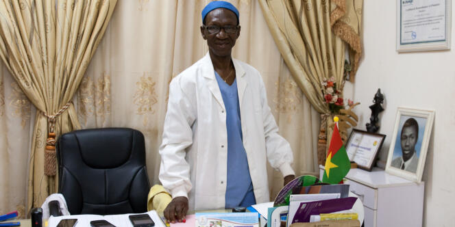 Chaque année, une cinquantaine de femmes excisées passent par la clinique du docteur Michel Akotionga pour ses compétences en chirurgie reconstructrice.
