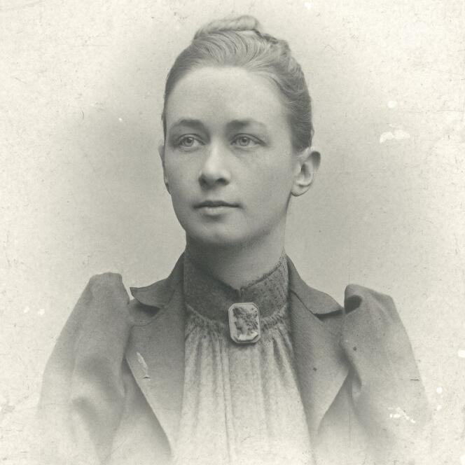 Un portrait d’Hilma af Klint réalisé par un photographe anonyme dans les années 1900.