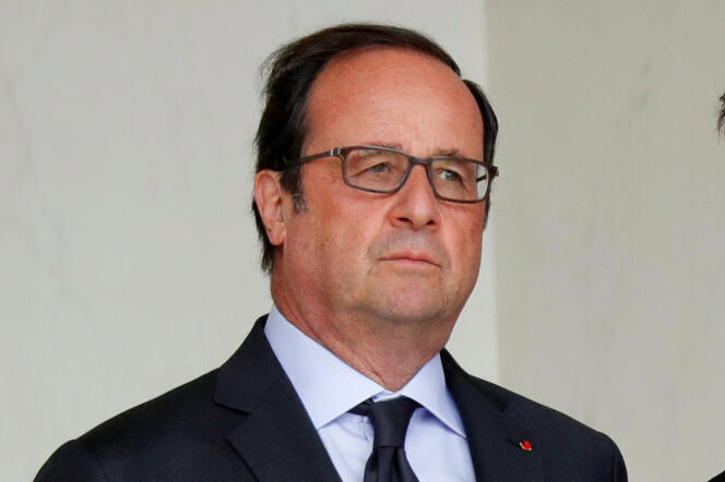 Francois Hollande au palais de l’Elysee le 11 août 2016.