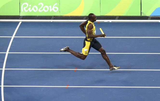 Usain Bolt, lors de la finale du relais 4 × 100 m des Jeux olympiques de Rio 2016. Le sprinteur jamaïquain reste à ce jour l’homme le plus rapide du monde. Depuis 2009, il détient le record mondial sur 100 m (9 s 58) et 200 m (19 s 19) ; depuis 2012 celui du 4 × 100 m (36 s 84). Au vu du ralentissement de la progression des performances sportives, il sera difficile de le détrôner.