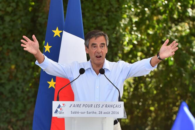 François Fillon accuse l’école d’apprendre aux enfants à « avoir honte » de la France et veut réécrire les programmes d’histoire comme un « récit national ».