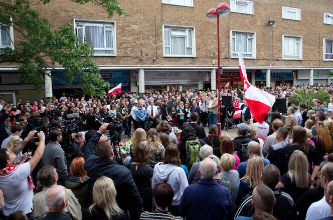 Lors d’un rassemblement en hommage à Arek Jozwik, un ressortissant polonais qui vivait en Grande-Bretagne avant d’être tué, à Harlow, le 3 septembre.