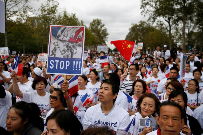 Le dimanche 4 septembre, la communauté chinoise manifeste place de la République à Paris pour dénoncer les attaques racistes et les agressions dont elle est victime.