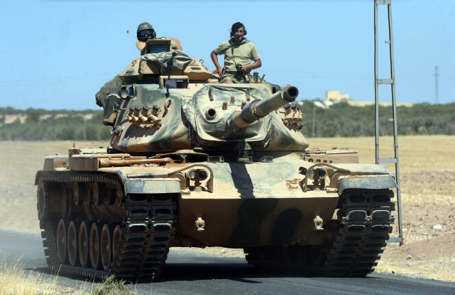 Un blindé turc près de la frontière avec la Syrie, à Karkamis le 2 septembre.