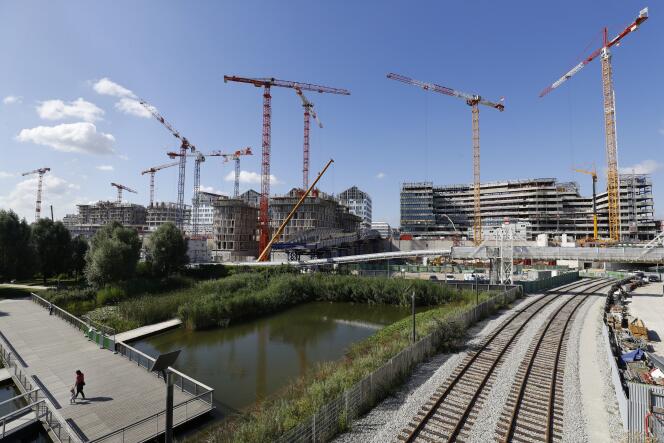 Le chantier entre la ZAC Clichy-Batignolles et le parc Martin-Luther-King à Paris, en août 2016.