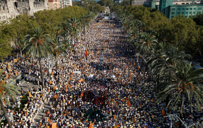 Au moins 540 000 personnes ont manifesté à Barcelone, dimanche.
