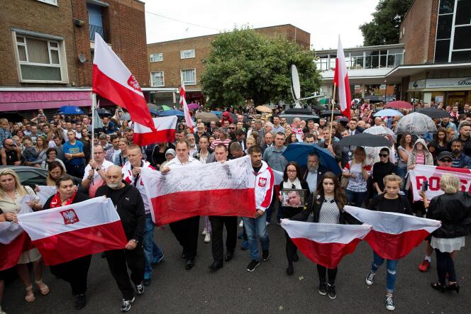 Rassemblement de la communauté polonaise après la mort de leur compatriote  Arek Jozwik à Harlow (Essex), le 3 septembre.