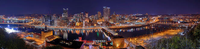 Pittsburgh la nuit. Photo de By Dllu (Own work) [CC BY-SA 4.0]