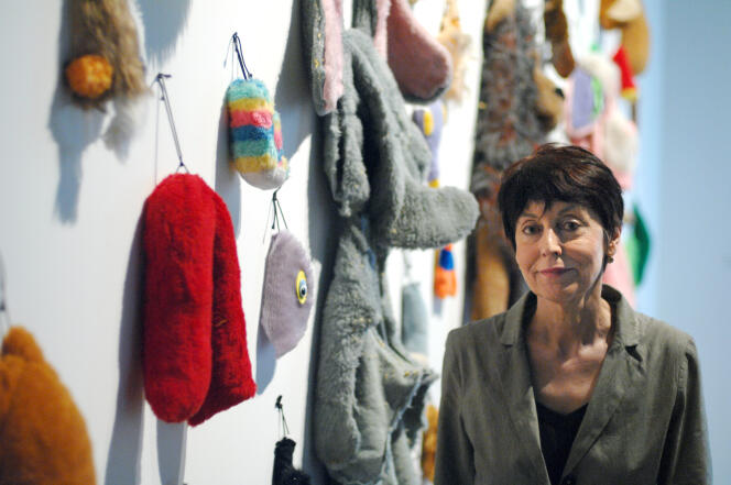 L’artiste Annette Messager lors de l’exposition « Les Messagers » au Centre Pompidou à Paris, en juin 2007.