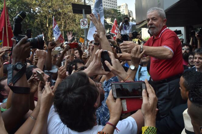 Lula acclamé par ses supporteurs le 15 septembre à Sao Paulo.