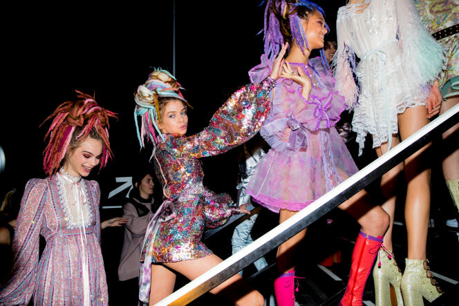 Des mannequins portent la dernière collection Marc Jacobs, présentée à la Fashion Week de New York en septembre 2016. Leur coiffure, des dreadlocks, ont valu au créateur d’être accusé d’« appropriation culturelle ».
