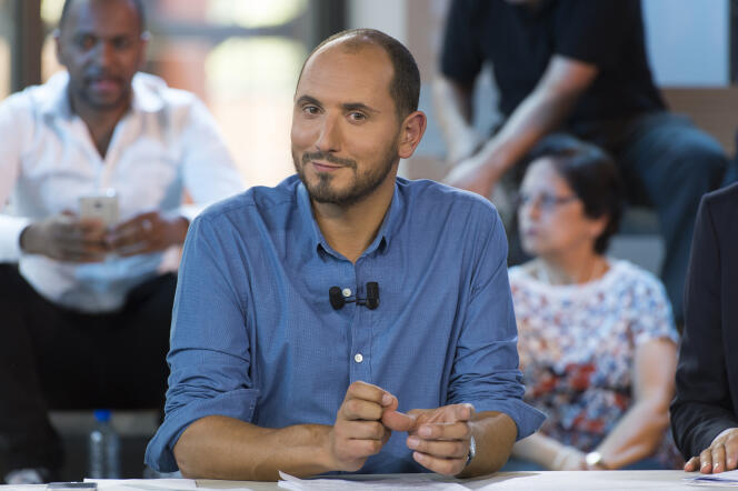 Karim Rissouli présente deux rendez-vous : « L’Emission politique », sur France 2,  et « C Politique » sur France 5.