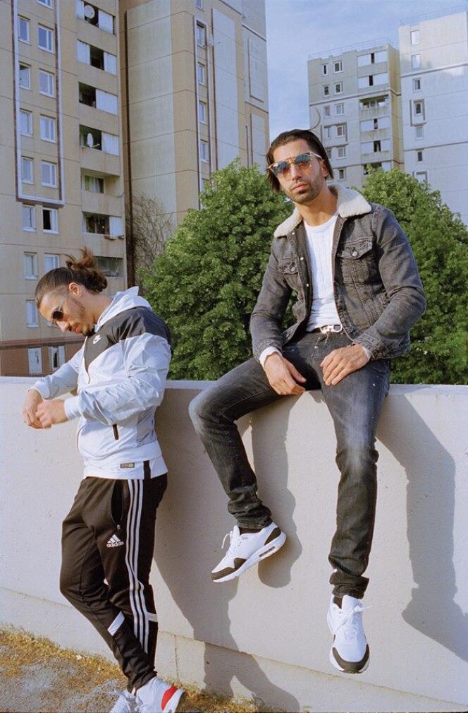 Le duo de rap français PNL sort son troisième album, « Dans la légende » (Musicast).
