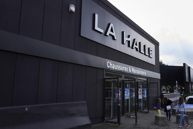En avril 2015, le distributeur avait annoncé un plan social portant sur 1 600 postes. L’enseigne la plus touchée était La Halle.