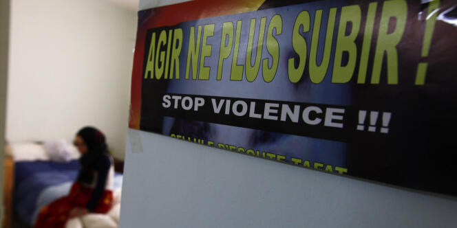 Dans un foyer d’accueil et entraide pour jeunes femmes à Annaba, à 600 km d’Alger, en mars 2010.