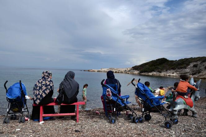 Des migrants sur l’île de Lesbos, en Grèce, le 22 septembre 2016.