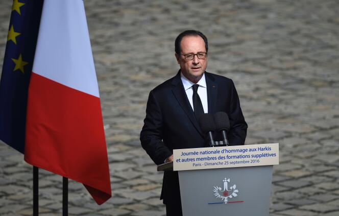 Francois Hollande, le 25 septembre aux Invalides à Paris, lors de la Journée nationale d’hommage aux harkis et autres mebres des formations supplémtives.