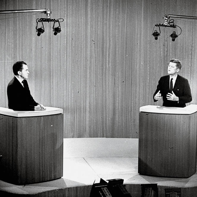 Richard Nixon (à gauche) avait été échaudé par son premier débat télévisé avec John F. Kennedy, en 1960. En 1968, il est conseillé par Roger Ailes.