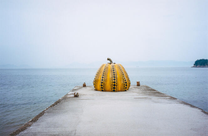 « Pumpkin », de Yayoi Kusama, est exposée en extérieur.