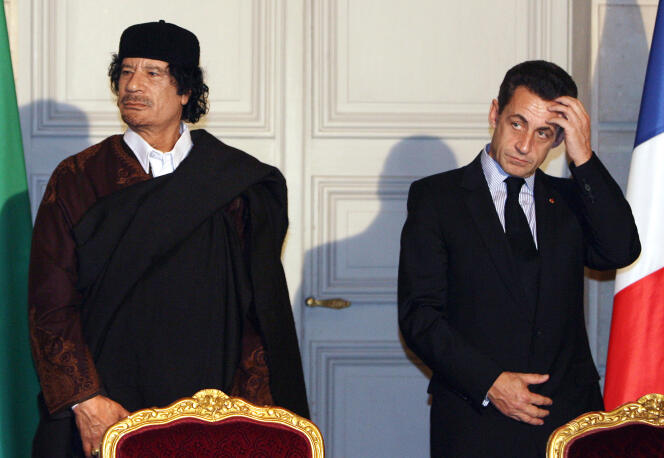 Mouammar Kadhafi et Nicolas Sarkozy, à l’Elysée, en décembre 2007.